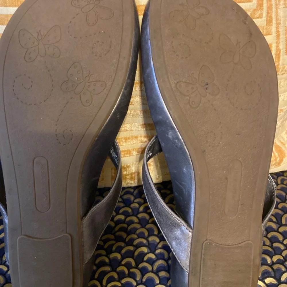 Silver Sandals Kim Rogers Size 7.5 - Picture 2 of 3